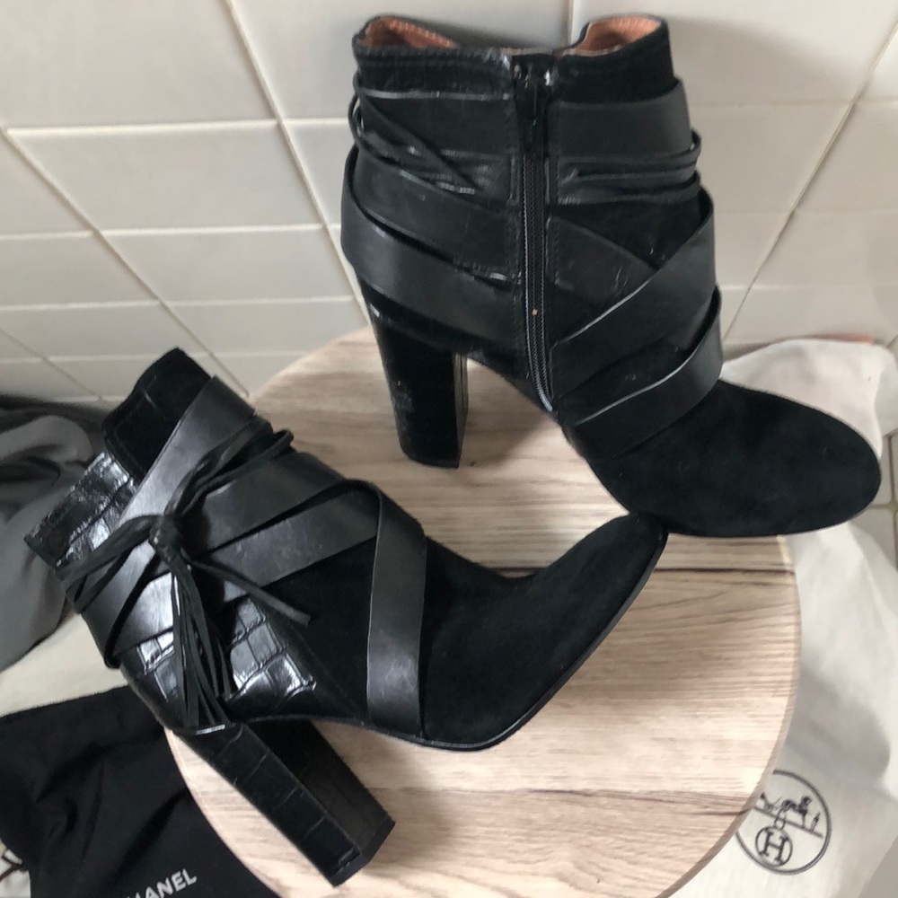 Gianni Bini Boots Black Suede and Imprinted Leather Size 6